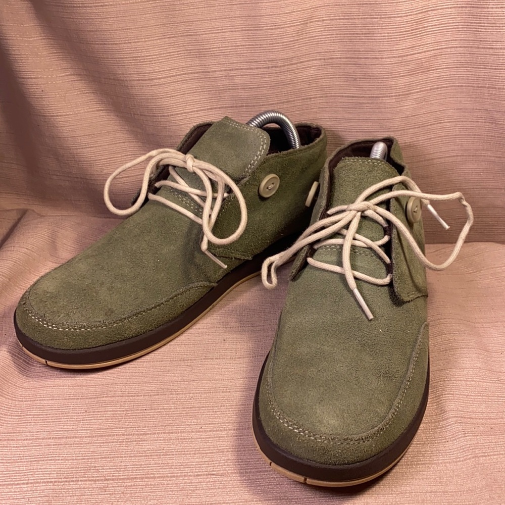 Chaco almost NEW leather lace up ankle booties